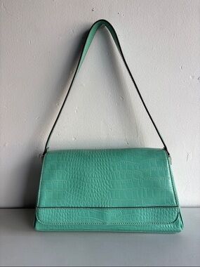 Elegant Mint Green Crocodile-Embossed Shoulder Bag